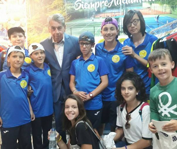 32202689_825041587703708_7217131768522997760_n